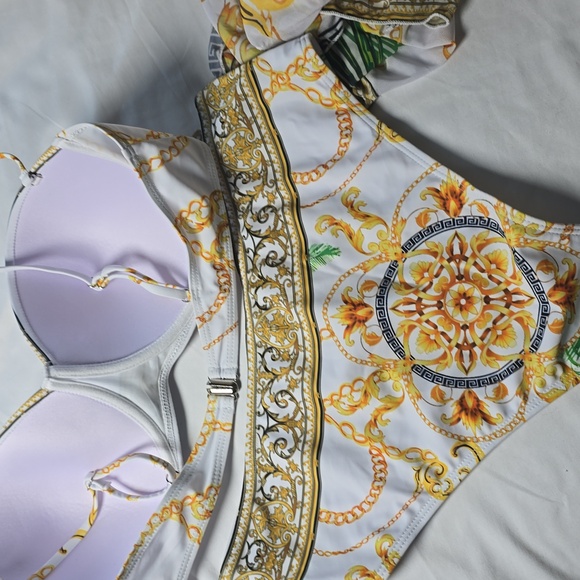 Elegant Gold and White Women's Intimate Bikini Set Size Large NwOT. - Picture 7 of 7